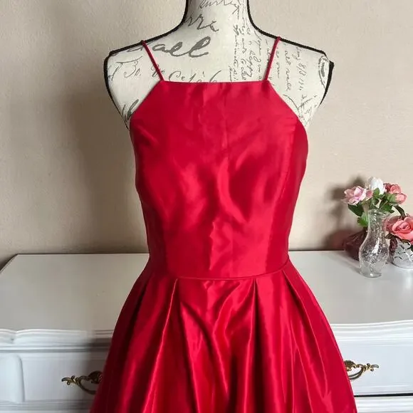 Red ball gown - Picture 3 of 7